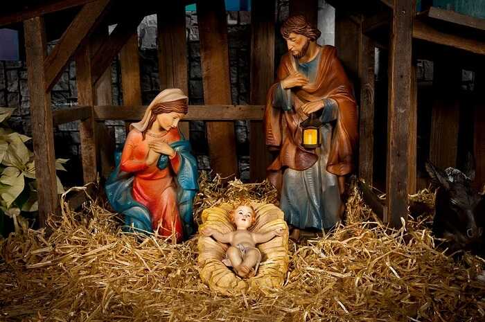 Chúa Jesus sinh ra tại máng cỏ